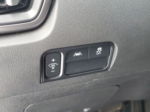 Used 2023 Kia Sorento LX image 12