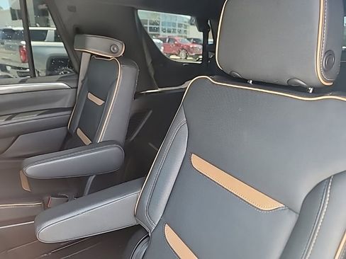 Used 2024 GMC Yukon AT4 w/ AT4 Premium Package AWD/4WD image 13