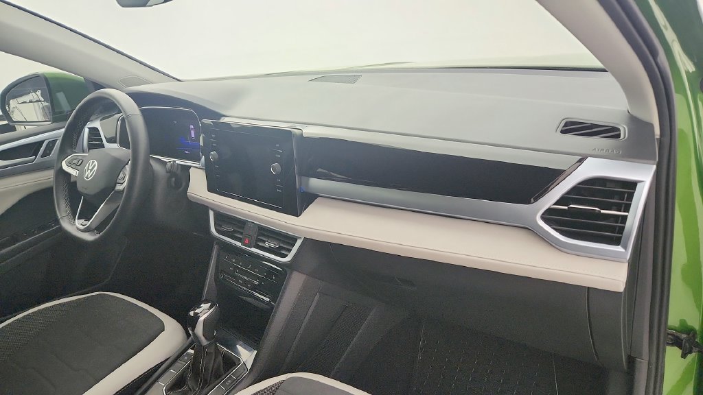 Used 2025 Volkswagen Taos SE FWD image 28