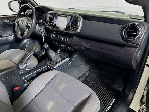 Used 2018 Toyota Tacoma TRD Sport AWD/4WD image 26