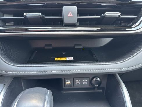 Used 2024 Toyota Highlander XLE image 24