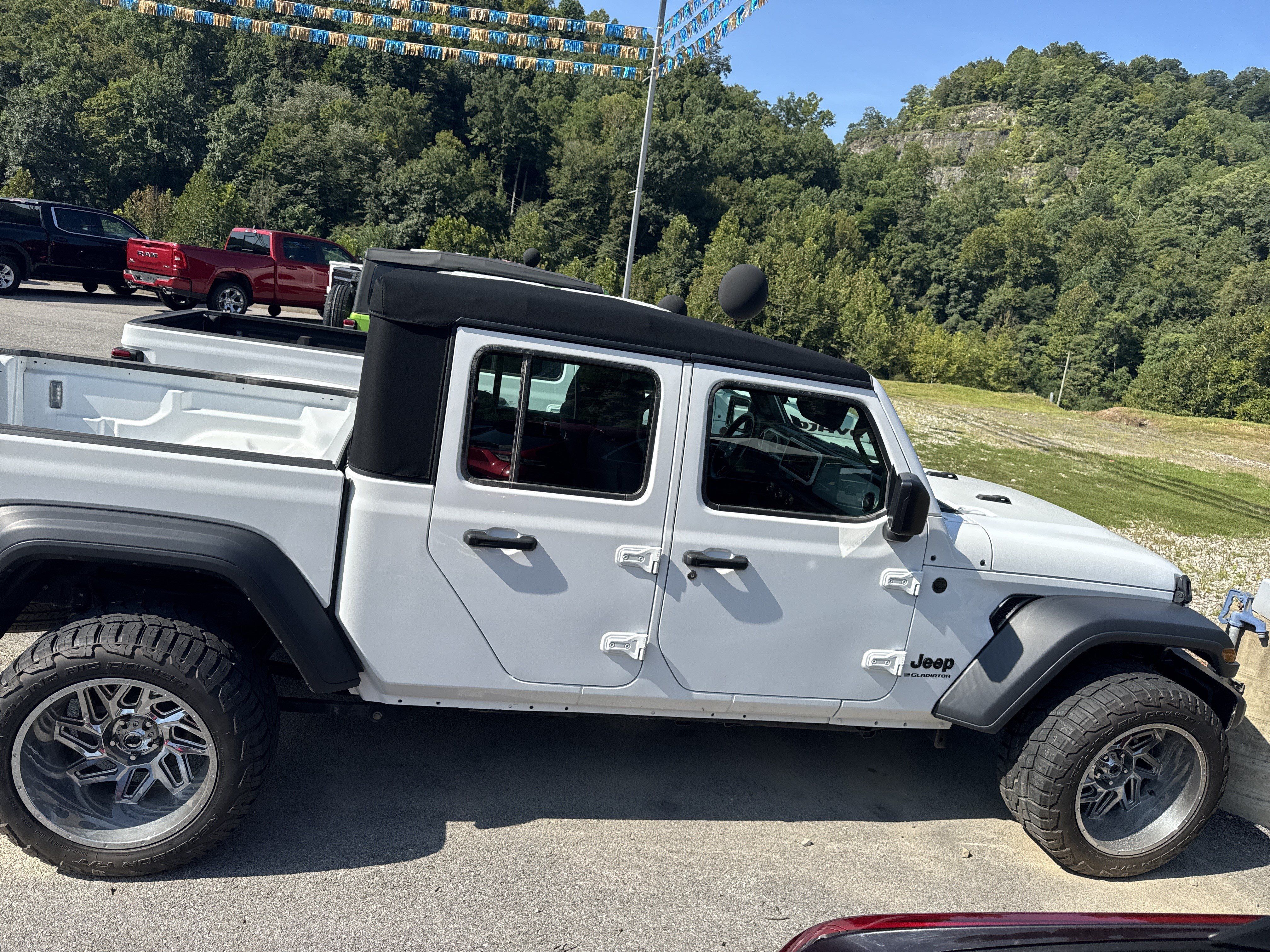 Used 2024 Jeep Gladiator Sport AWD/4WD image 5