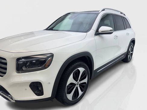Used 2025 Mercedes-Benz GLB 250 4MATIC image 11