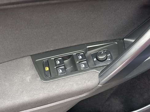 Used 2021 Volkswagen Tiguan S FWD image 11