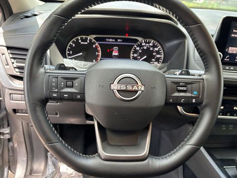 Used 2025 Nissan Rogue SV FWD image 53