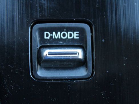 Used 2023 Nissan Rogue S image 36