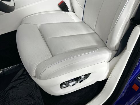 Certified 2025 Rolls-Royce Cullinan AWD/4WD image 19
