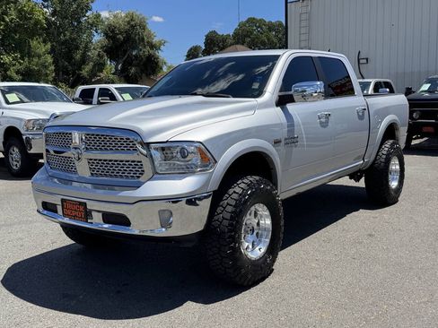 Used 2017 RAM 1500 Laramie AWD/4WD image 3