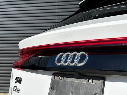 Used 2020 Audi Q8 Prestige w/ Prestige Package image 27