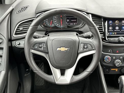 Used 2018 Chevrolet Trax LT w/ LT Convenience Package FWD image 16