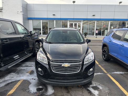 Used 2016 Chevrolet Trax LT w/ LT Convenience Package image 2
