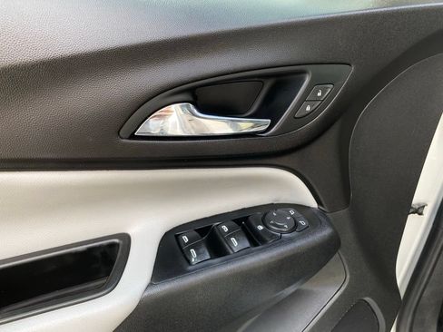 Used 2021 Chevrolet Equinox LS FWD image 27