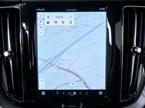 Certified 2025 Volvo XC60 B5 Plus AWD/4WD image 16