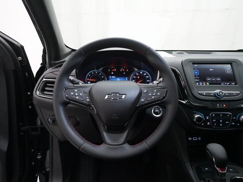 Used 2023 Chevrolet Equinox RS image 4