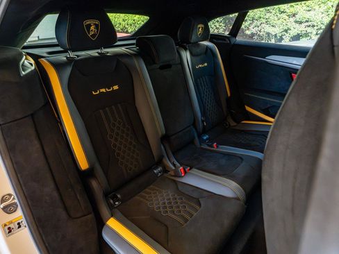 Used 2024 Lamborghini Urus Performante AWD/4WD image 36