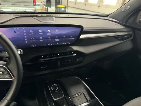Certified 2025 Buick Enclave Preferred AWD/4WD image 18