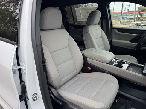 New 2025 GMC Acadia Elevation image 18