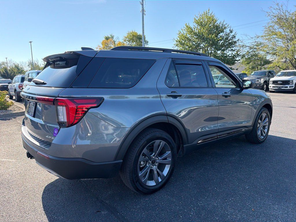 Used 2026 Ford Explorer Active w/ Active Comfort Package AWD/4WD image 3