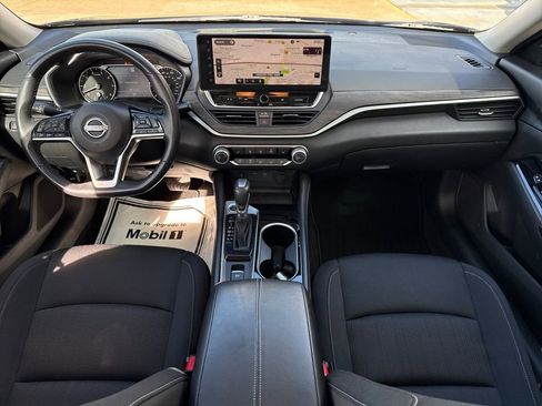 Used 2023 Nissan Altima 2.5 SV w/ SV Premium Package image 12