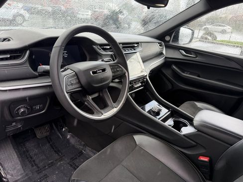 Used 2024 Jeep Grand Cherokee L Laredo image 15