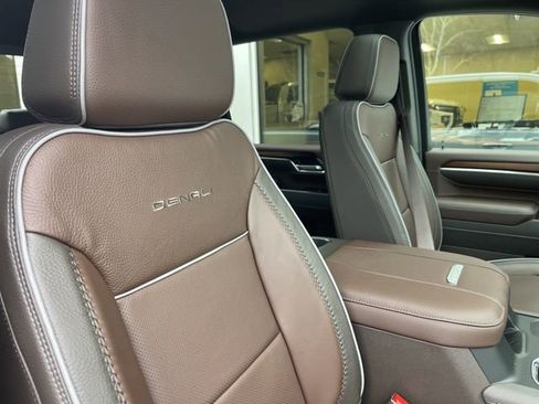 New 2026 GMC Sierra 3500 Denali w/ Denali Reserve Package image 8