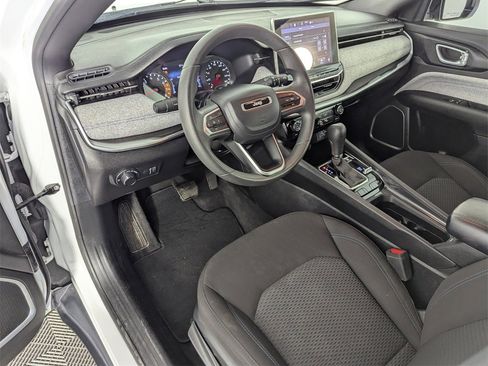 Used 2023 Jeep Compass Sport image 11