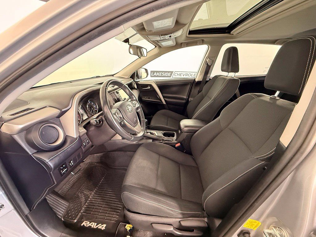 Used 2016 Toyota RAV4 XLE AWD/4WD image 18