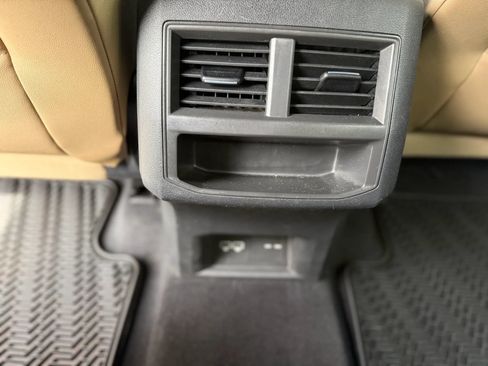Used 2020 Volkswagen Atlas Cross Sport SE AWD/4WD image 29