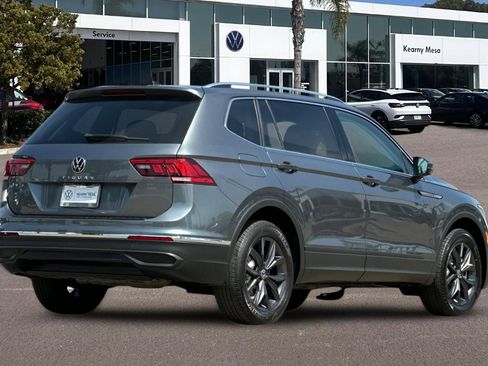 Used 2023 Volkswagen Tiguan SE w/ Panoramic Sunroof Package FWD image 4