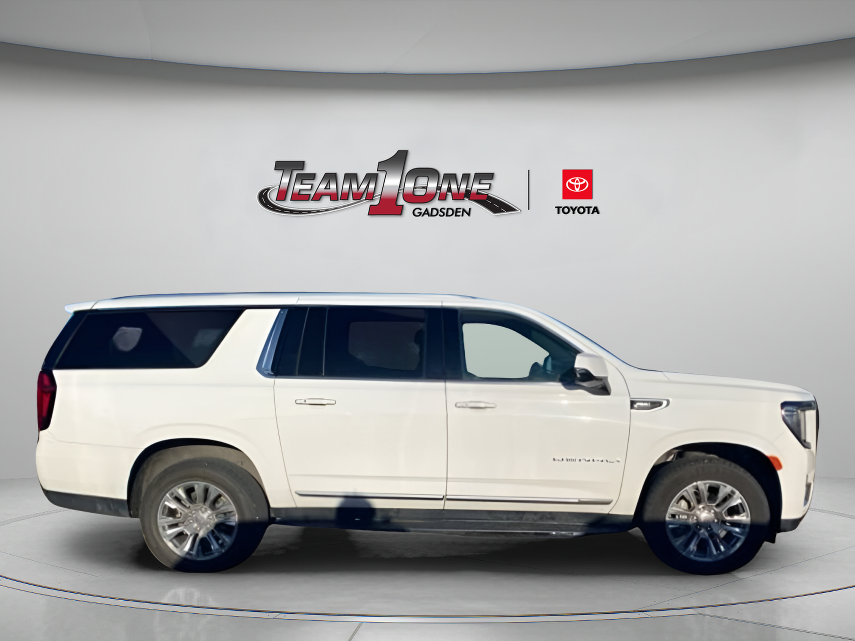 Used 2024 GMC Yukon XL Denali RWD image 8