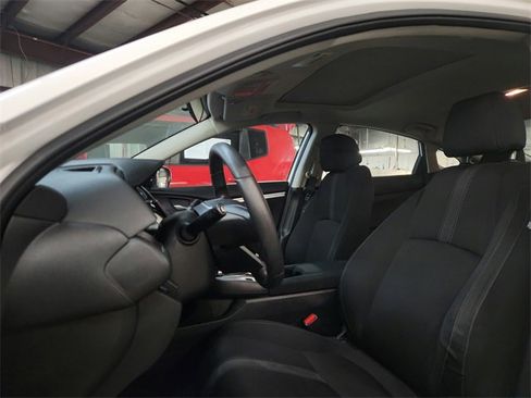 Used 2018 Honda Civic EX image 8