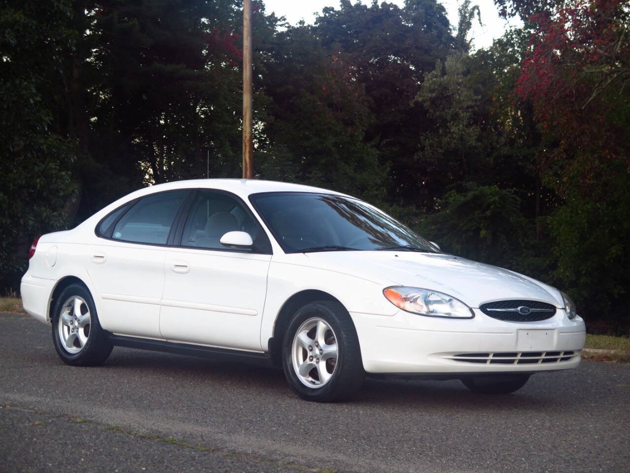 Used 2003 Ford Taurus SES FWD image 6