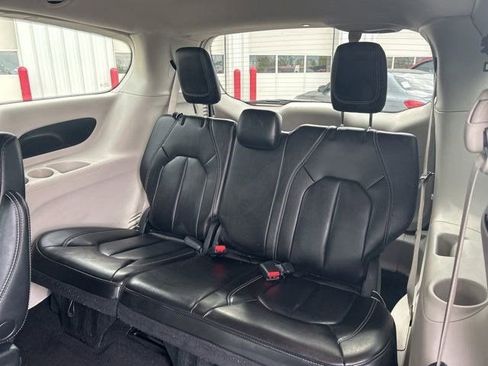 Used 2023 Chrysler Pacifica Touring-L FWD image 32