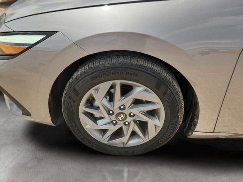 Used 2024 Hyundai Elantra SEL FWD image 24