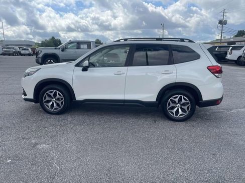 Used 2023 Subaru Forester Premium image 7