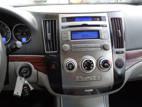 Used 2011 Hyundai Veracruz GLS image 19