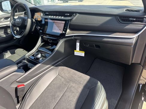 New 2026 Jeep Grand Cherokee Altitude RWD image 11