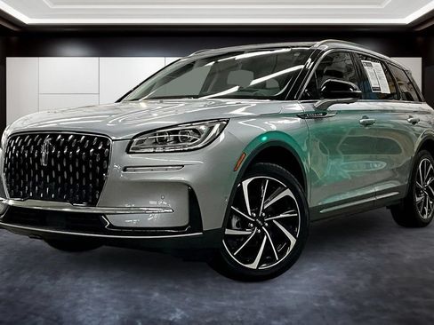 Used 2023 Lincoln Corsair Reserve w/ Equipment Group 202A AWD/4WD image 3