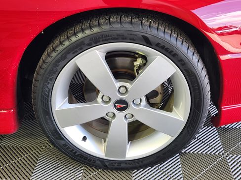 Used 2004 Pontiac GTO w/ Limited Edition Pulse Red RWD image 9