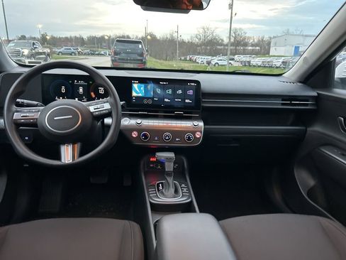 Used 2024 Hyundai Kona SE image 5