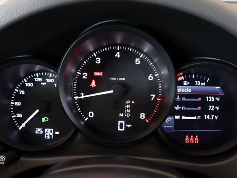 Certified 2024 Porsche Macan AWD/4WD image 17