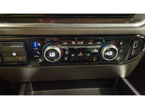 Used 2022 GMC Sierra 1500 SLT w/ SLT Premium Plus Package AWD/4WD image 14