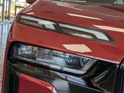 Used 2023 BMW 740i image 9