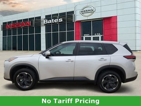 Used 2024 Nissan Rogue SV FWD image 3