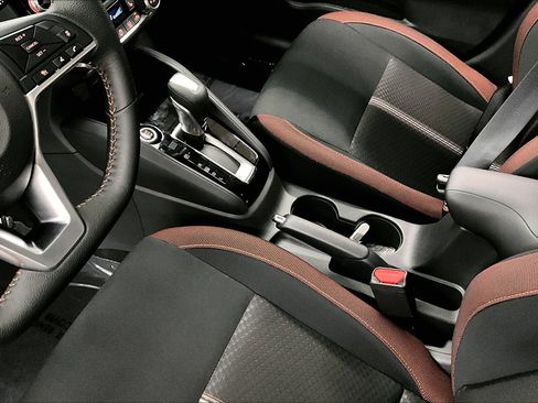 New 2025 Nissan Versa SR w/ Trunk Package FWD image 9