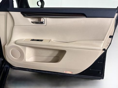 Used 2013 Lexus ES 350 w/ Luxury Pkg FWD image 32