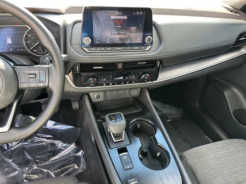 Used 2022 Nissan Rogue SV image 28