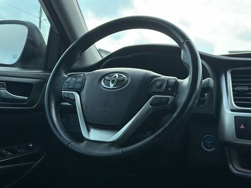 Used 2018 Toyota Highlander XLE image 36