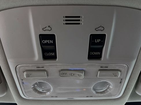 Used 2015 Toyota RAV4 Limited image 21