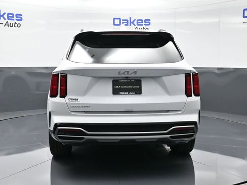 Certified 2023 Kia Sorento SX image 7